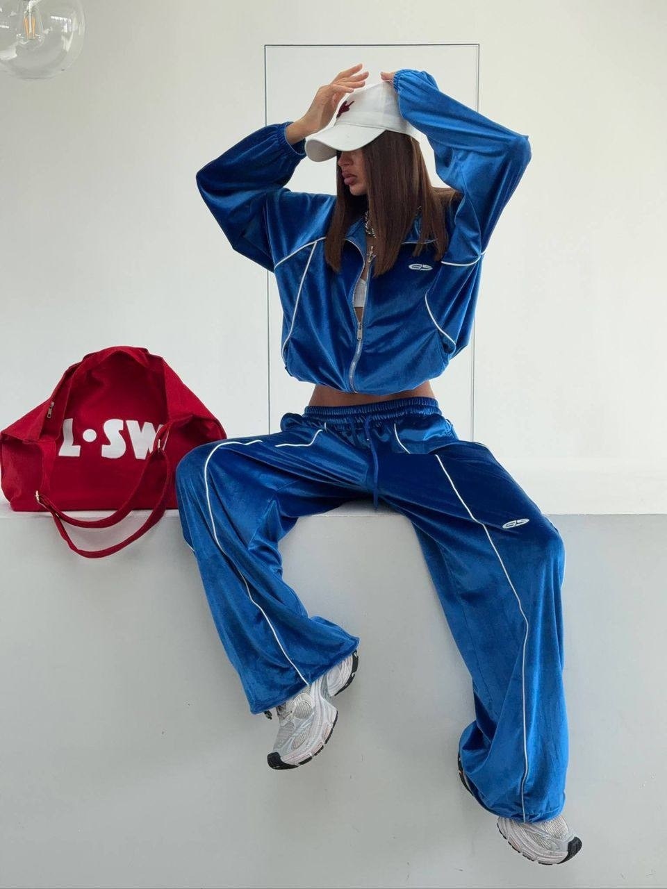 белый спортивный костюм в стиле celine,женский спортивный костюм,костюм спортивный celine,спортивный костюм,женский костюм