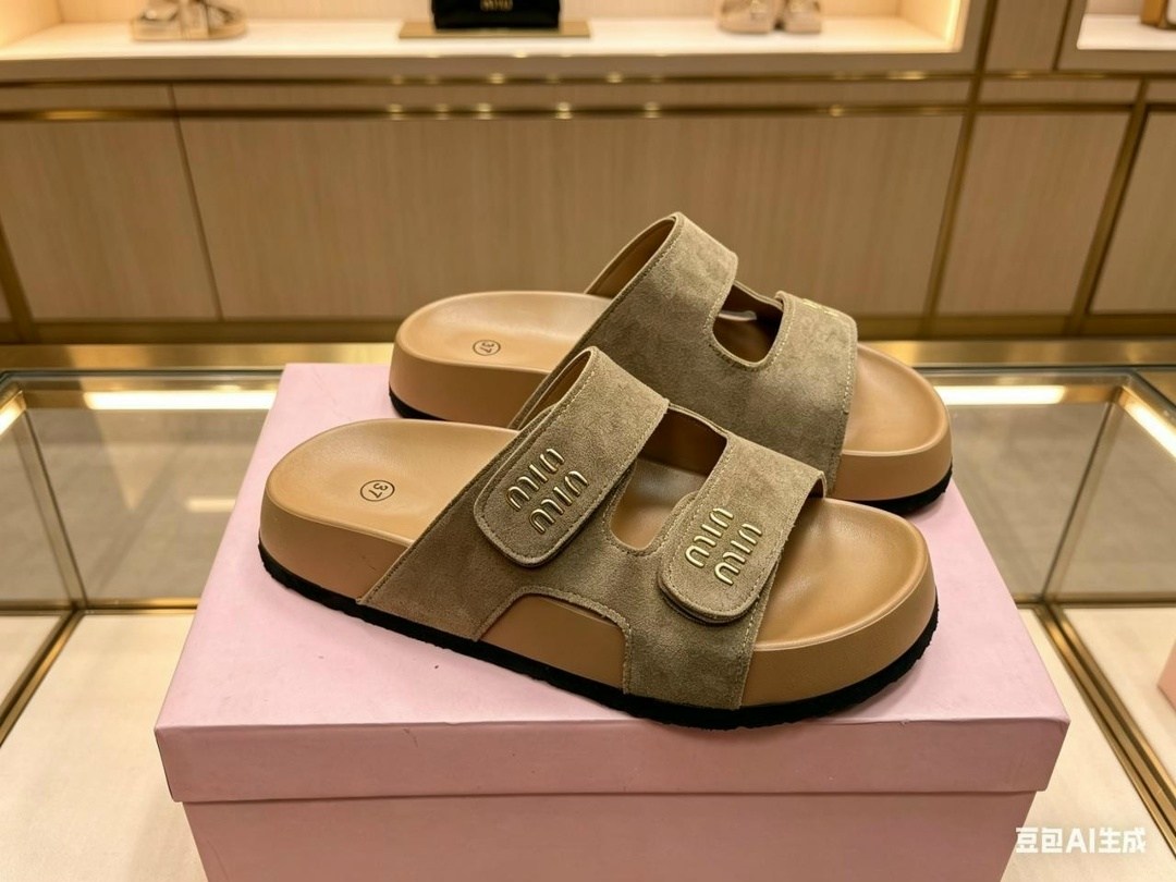 ,шлёпанцы женские,кожаные шлепанцы miu miu,шлепанцы miu miu,женские сандалии