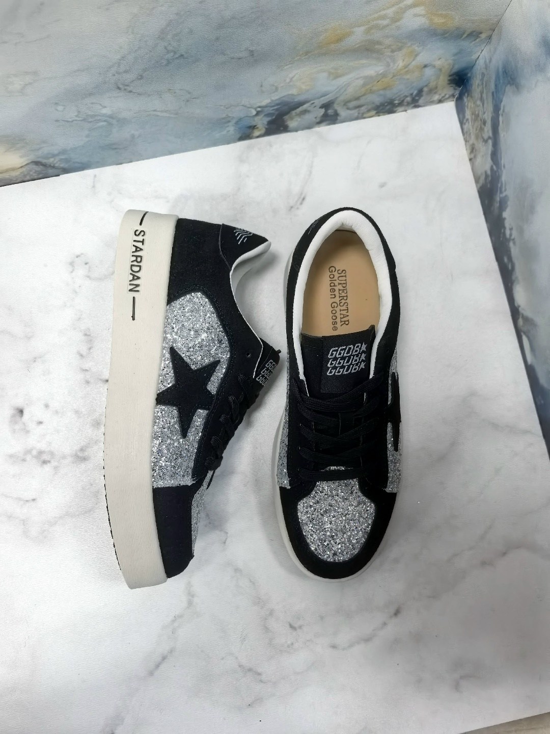 ,кроссовки golden goose с пайетками на платформе,golden goose кеды hi star с блестками белый, женская,кеды super-star с блестками golden goose черный