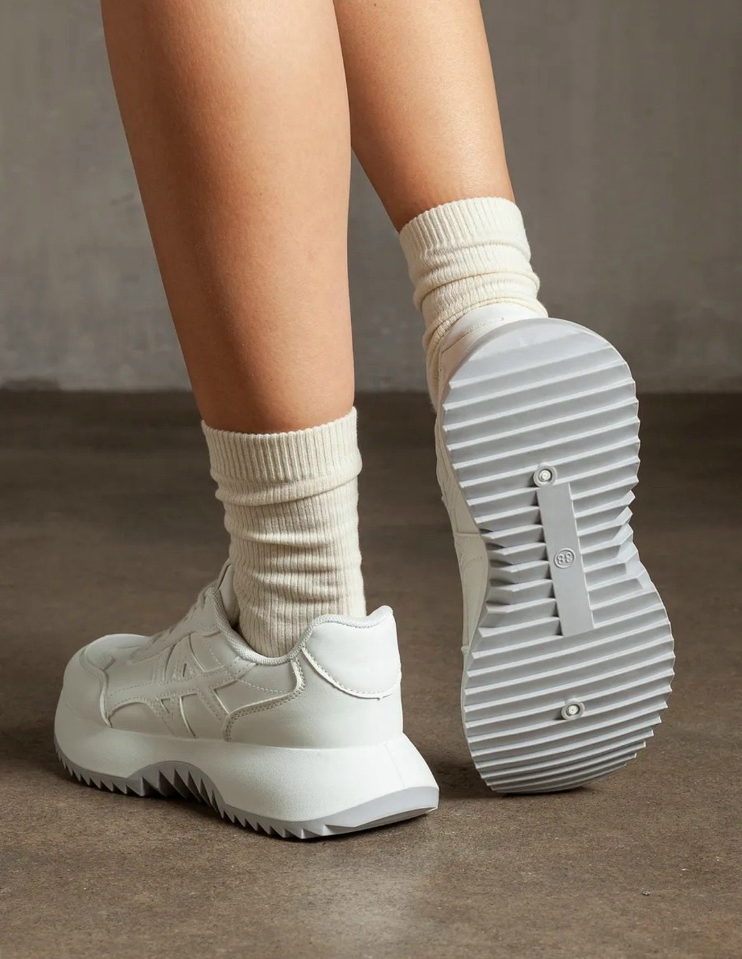 ,кроссовки женскиe,кроссовки белые,кроссовки модные,кроссовки для женщин