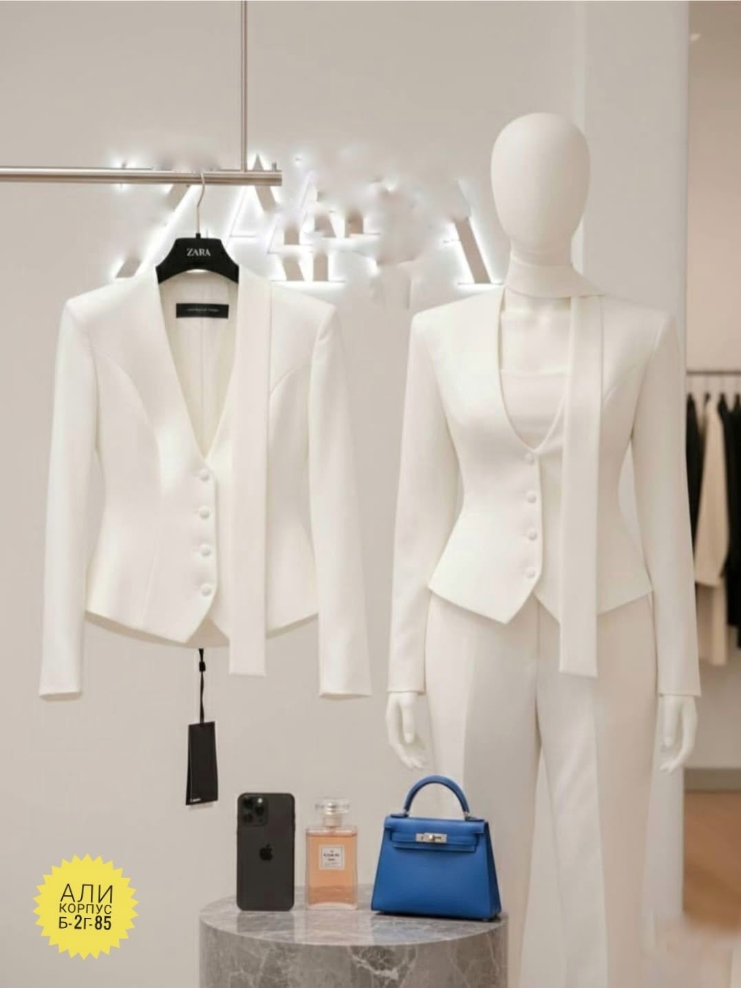 приталенный жакет с воротником-стойкой,жакет,коричневый костюм,приталенный жакет,женский пиджак