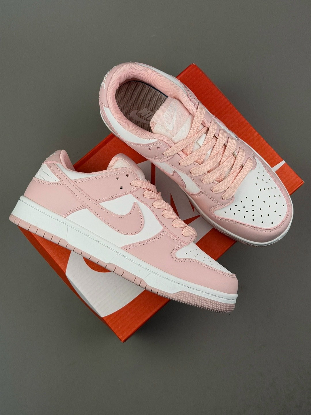 кроссовки nike sb dunk low цвет розовый,розовые данки найк,nike dunk low pink pigeon,кроссовки розовые,кроссовки