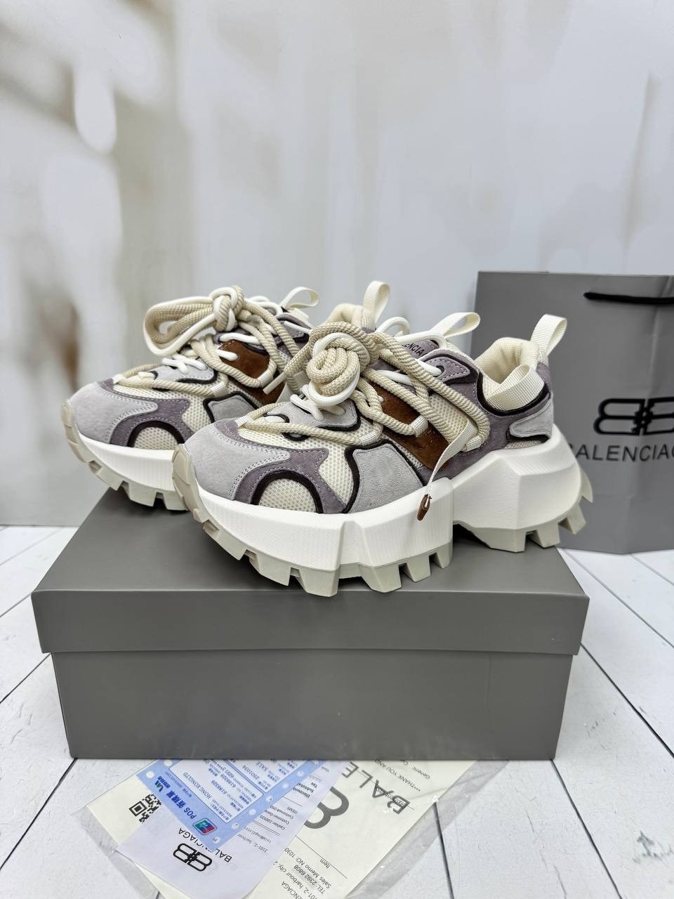 ,balenciaga кроссовки женские,женские кроссовки, женская,массивные кроссовки