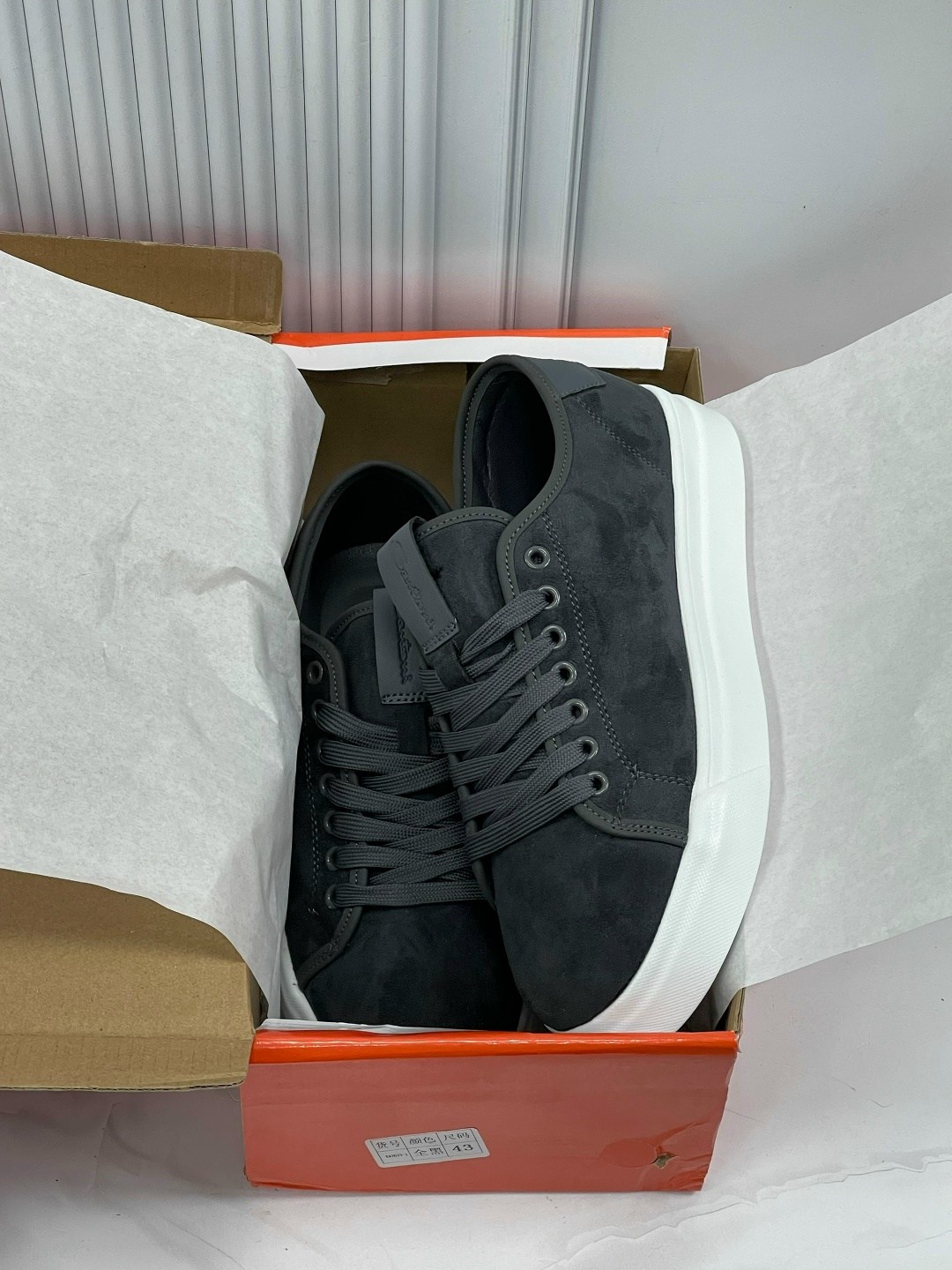 ,кеды замшевые,brunello cucinelli кроссовки мужские,мужские кроссовки черные из замши и белой подошвой,кеды мужские