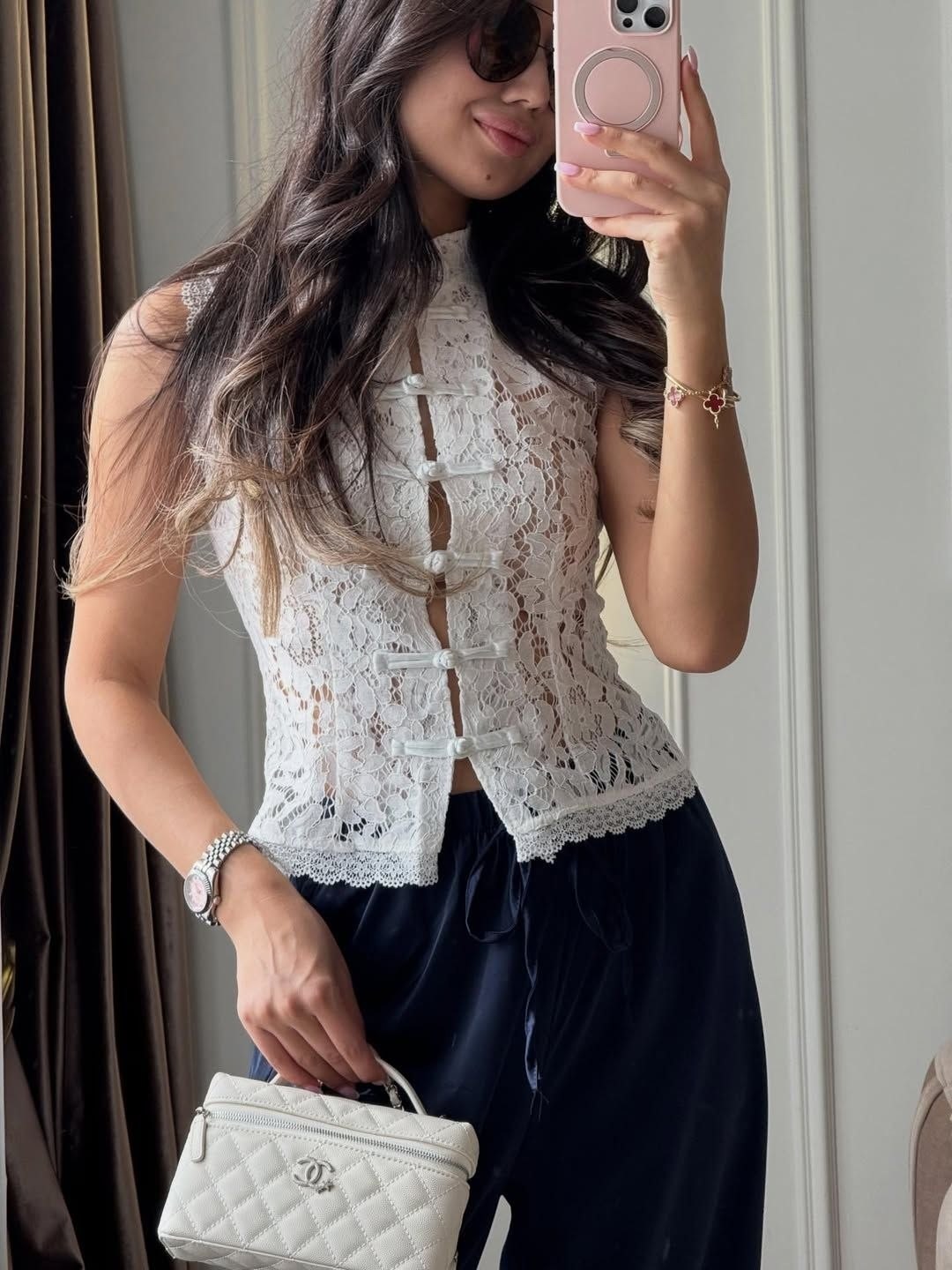 вязаный жилет,кружевная блузка,блузка кружева,жилет на пуговицах,женская блузка