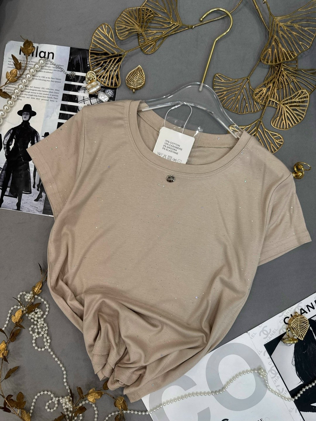 бежевая футболка женская,футболка бежевая однотонная,женская футболка,футболка с цепочкой,футболка бежевая