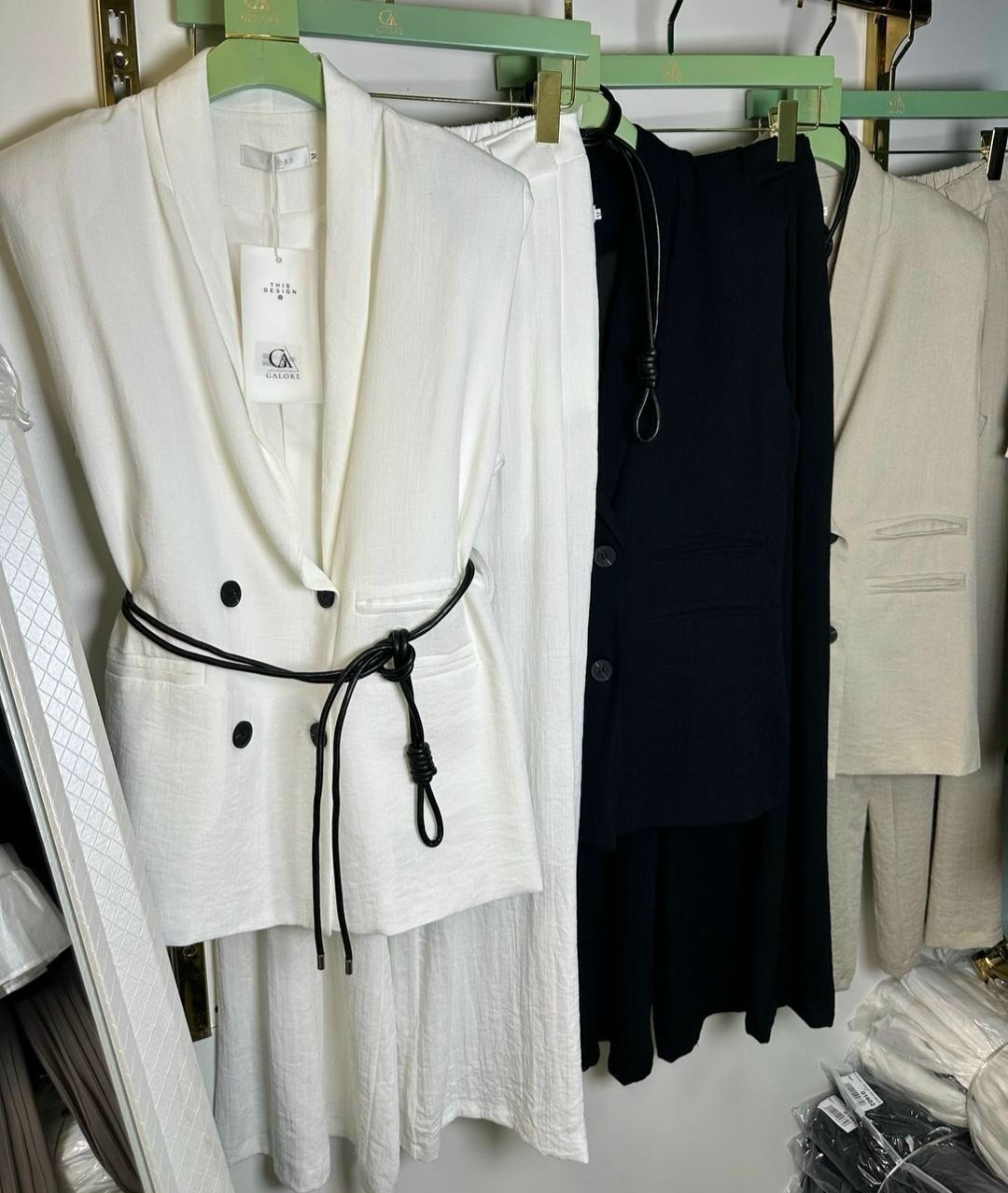 белый брючный костюм,брючный женский костюм,брючный костюм женский летний,брючный костюм с жилетом,брючный летний костюм