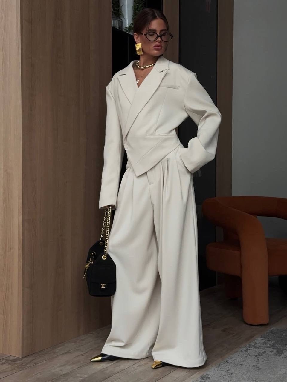 серый брючный костюм,брючный костюм,женский брючный костюм,костюм женский