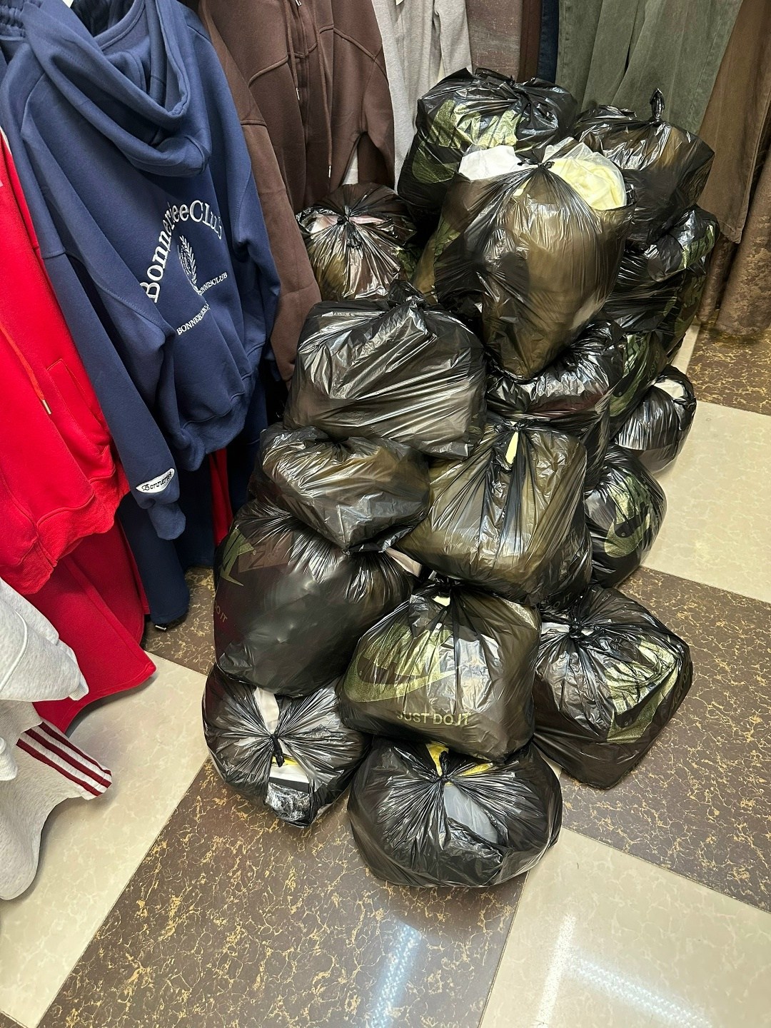 вещей,товара,гуманитарный груз,гуманитарная помощь,сбор вторсырья