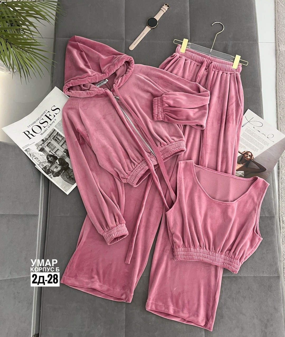 спортивный костюм велюровый,велюровый костюм,велюровый костюм женский,костюм женский тройка,костюм велюровый тройка