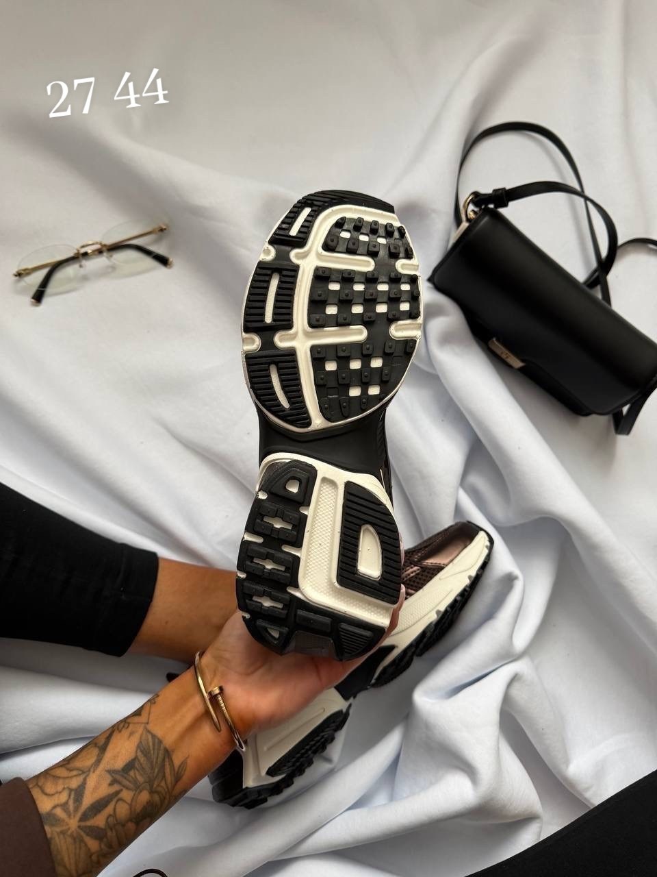 кроссовки nike,кроссовки,кроссовки nike v 2 k run,женские кроссовки nike,кроссовки zoom vomero 5 nike