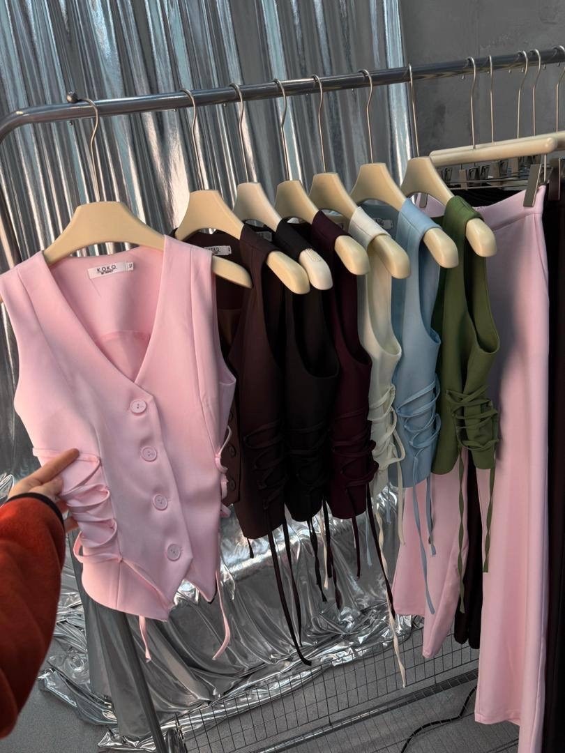 женский брючный костюм,костюм классический,модный костюм,брючный деловой костюм,костюм брючный с жилетом "какао"