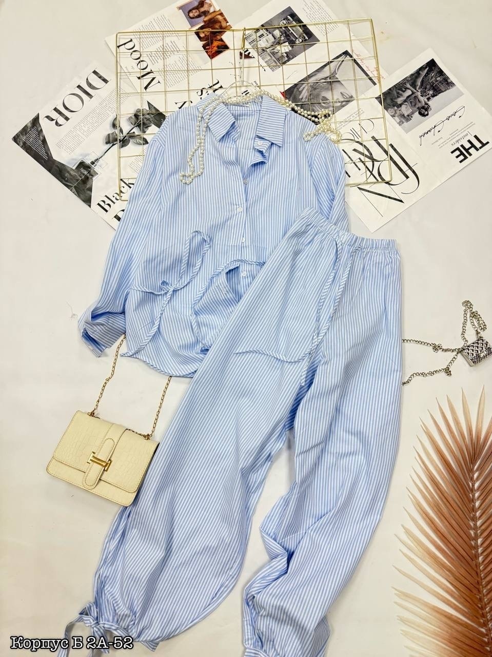 брюки женские белые в голубую полоску,костюм классический,костюм летний брючный с рубашкой,костюм женский,костюм брючный с рубашкой