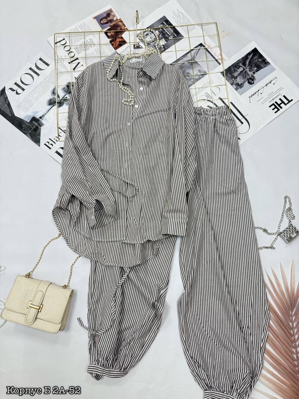 брюки женские белые в голубую полоску,костюм классический,костюм летний брючный с рубашкой,костюм женский,костюм брючный с рубашкой