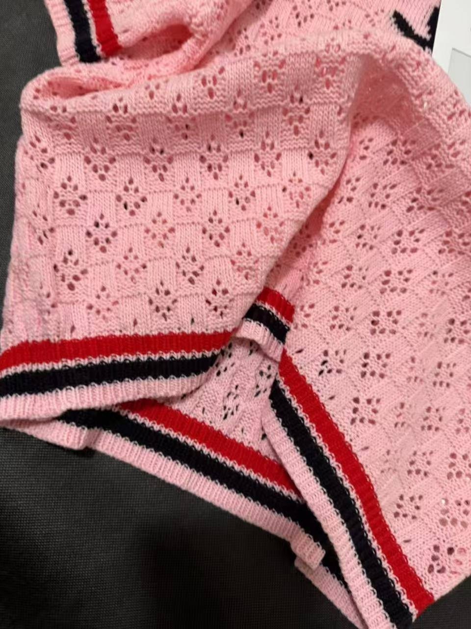 carousel ride,carousel horse,девушка,парки развлечений,на карусели