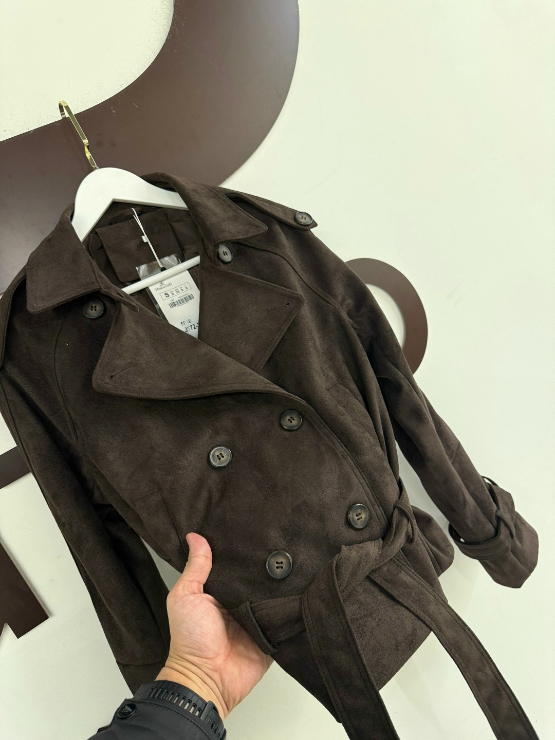 замшевая куртка,куртка замшевая женская,классическая коричневая замшевая женская куртка с поясом,курточка замшевая,женская кожаная куртка