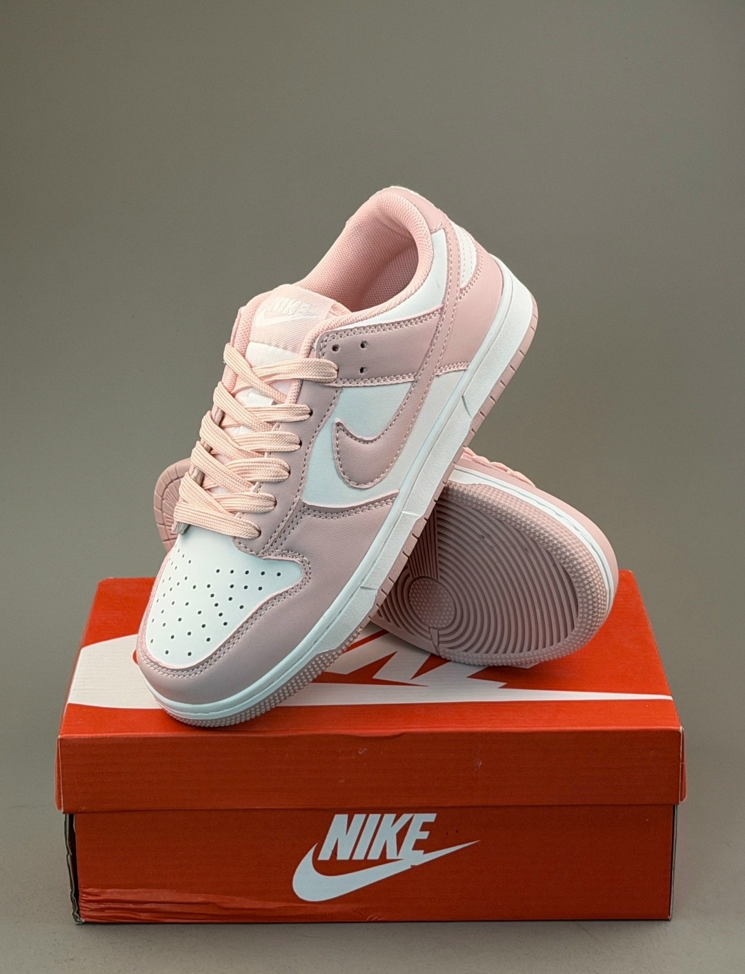 кроссовки nike sb dunk low цвет розовый,розовые данки найк,nike dunk low pink pigeon,кроссовки розовые,кроссовки