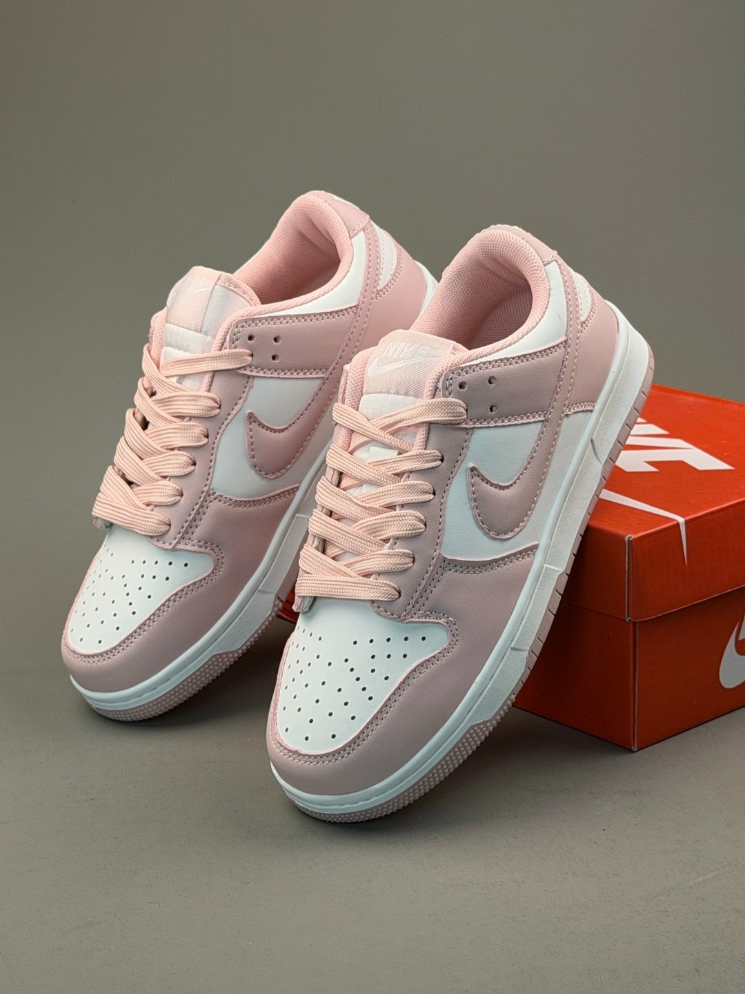 кроссовки nike sb dunk low цвет розовый,розовые данки найк,nike dunk low pink pigeon,кроссовки розовые,кроссовки