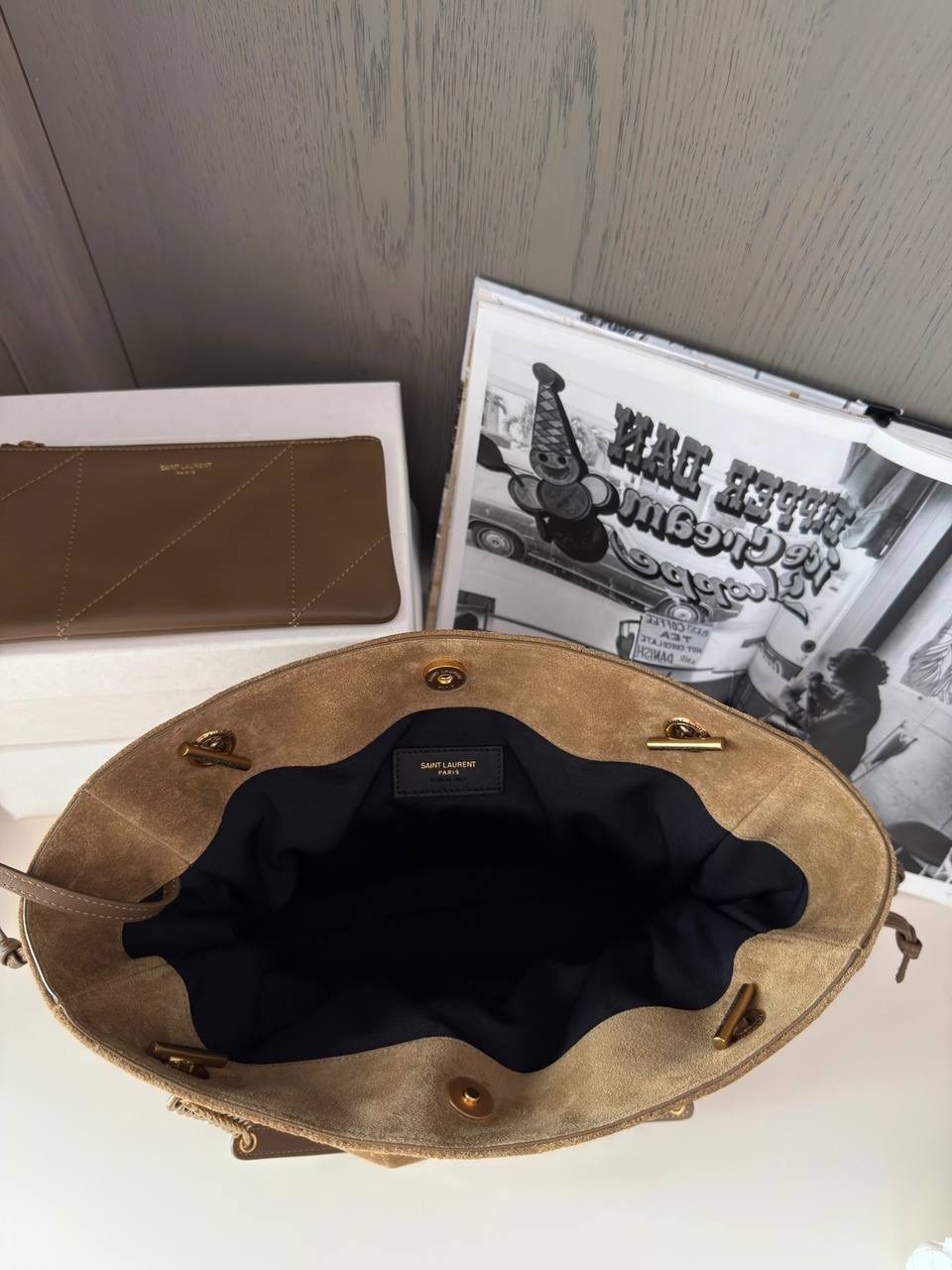 замшевая сумка-тоут yves saint laurent,замшевая сумка,сумка женская через плечо saint laurent ysl замшевая,замшевая сумка женская,сумка