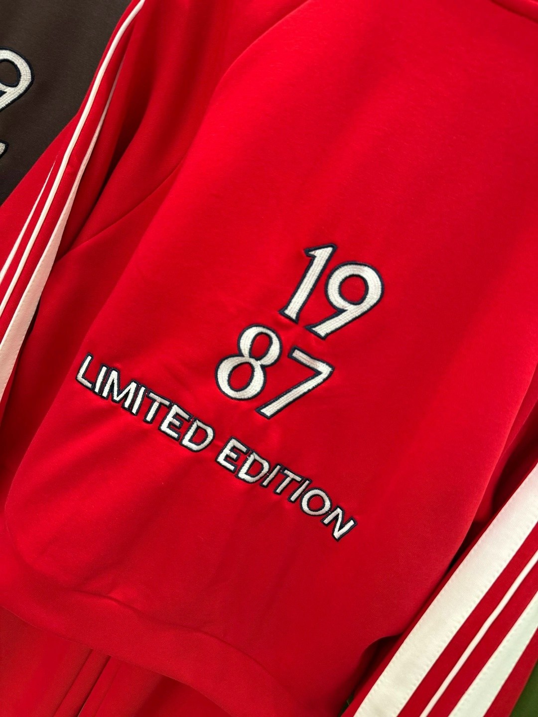 женские костюмы спортивные,красные спортивные костюмы,спортивный костюм,спортивный костюм miu miu,костюм модный