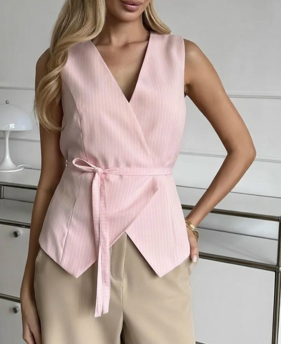 жилетка офисная костюмная с поясом aimo look,классический жилет,жилетка офисная костюмная с поясом aimo look цвет серый,жилет женский,женский классический жилет