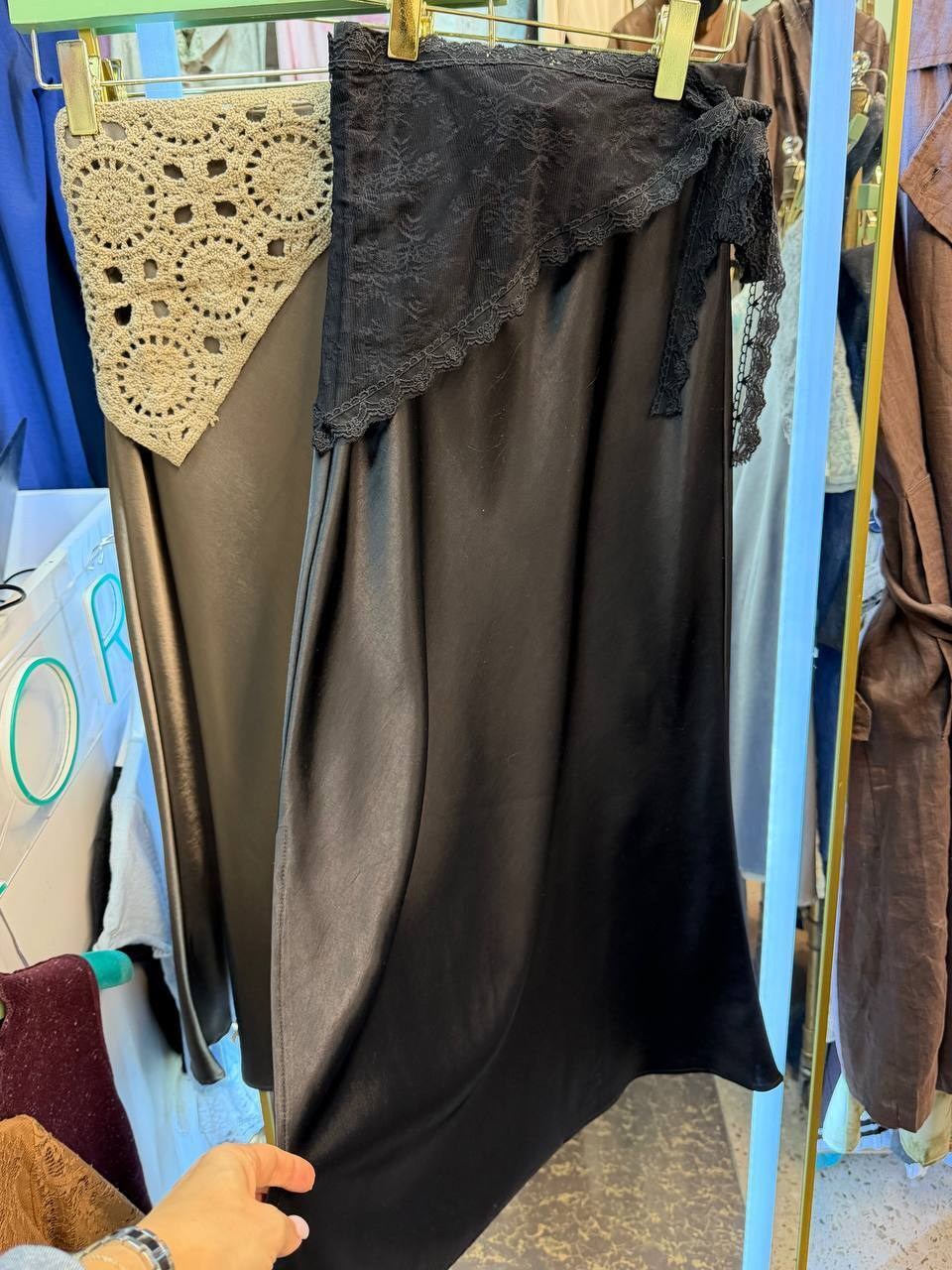 юбка с кружевами,юбка с кружевом,атласная юбка с кружевом,кружевная юбка,юбка миди с кружевом