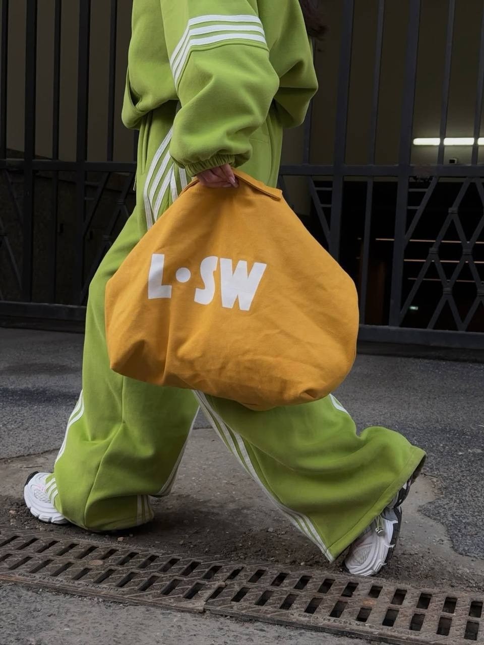 adidas womens orange tracksuit,спортивные костюм,оранжевые спортивные костюмы,adidas originals orange tracksuit,оранжевый костюм