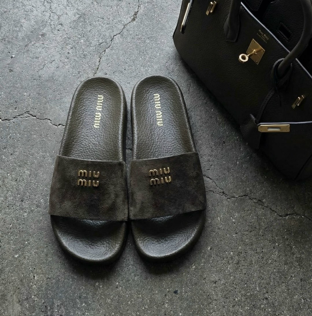 женские шлепанцы,,модные тапочки,женские шлепки,шлепанцы пляжные