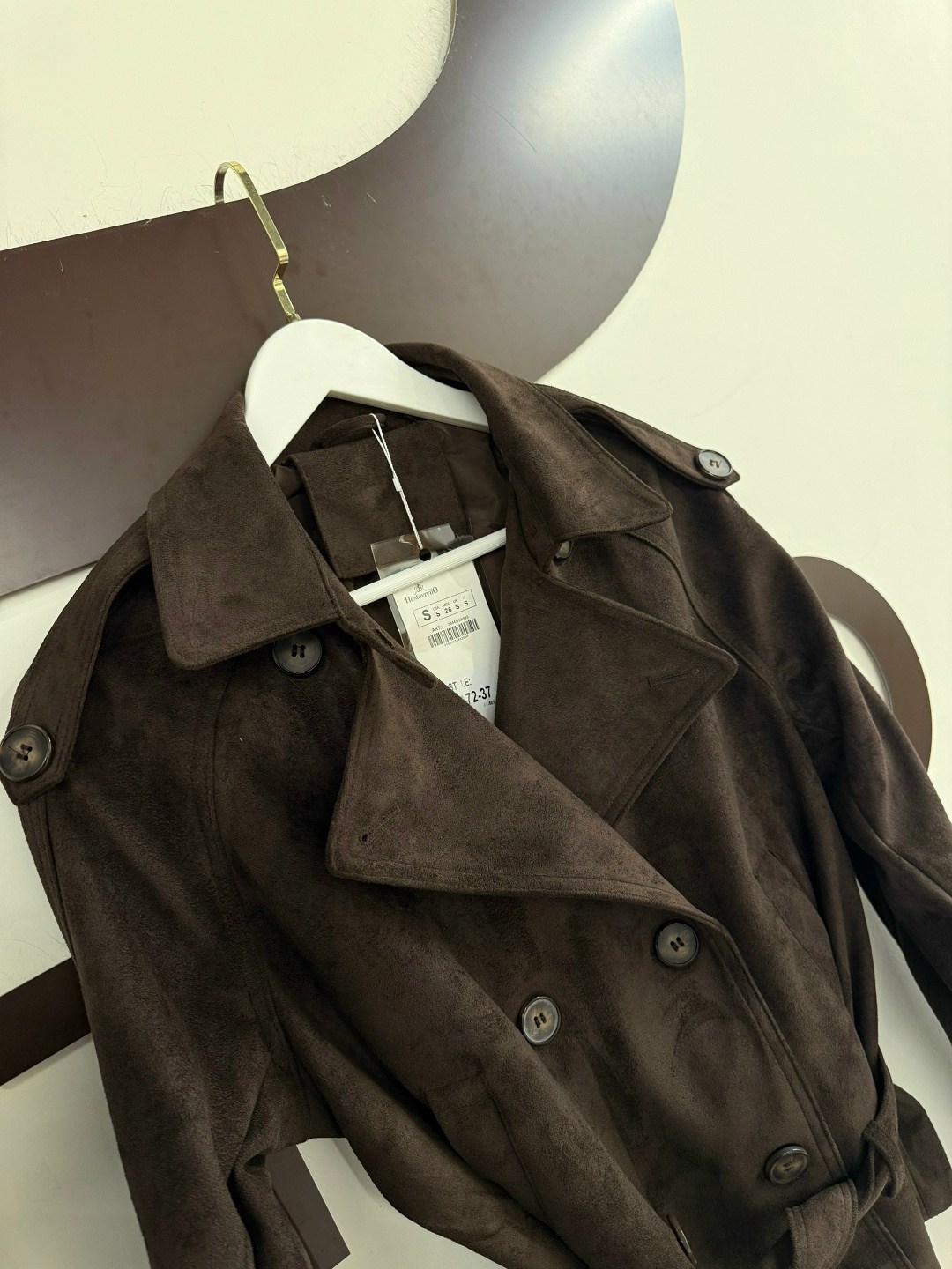 замшевая куртка,куртка замшевая женская,классическая коричневая замшевая женская куртка с поясом,курточка замшевая,женская кожаная куртка