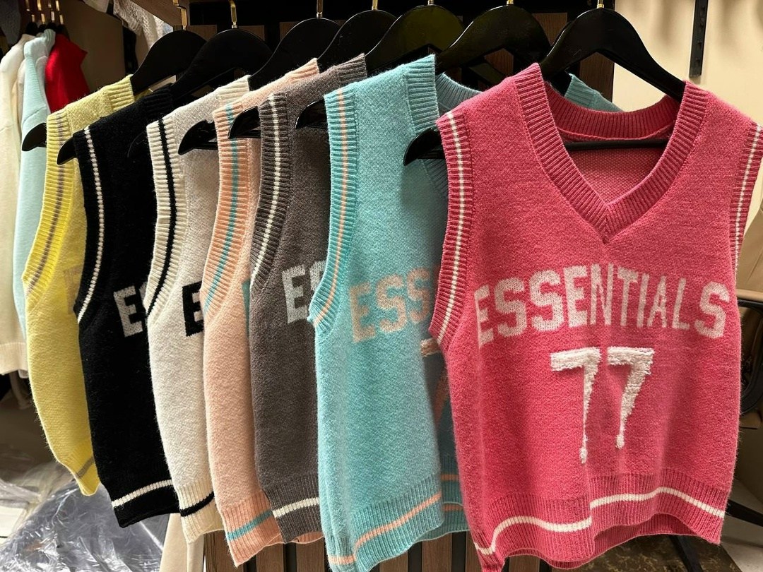 жилетка трикотажная,жилетка женская,кофта женская,вязаные жилеты,жилетка вязаная