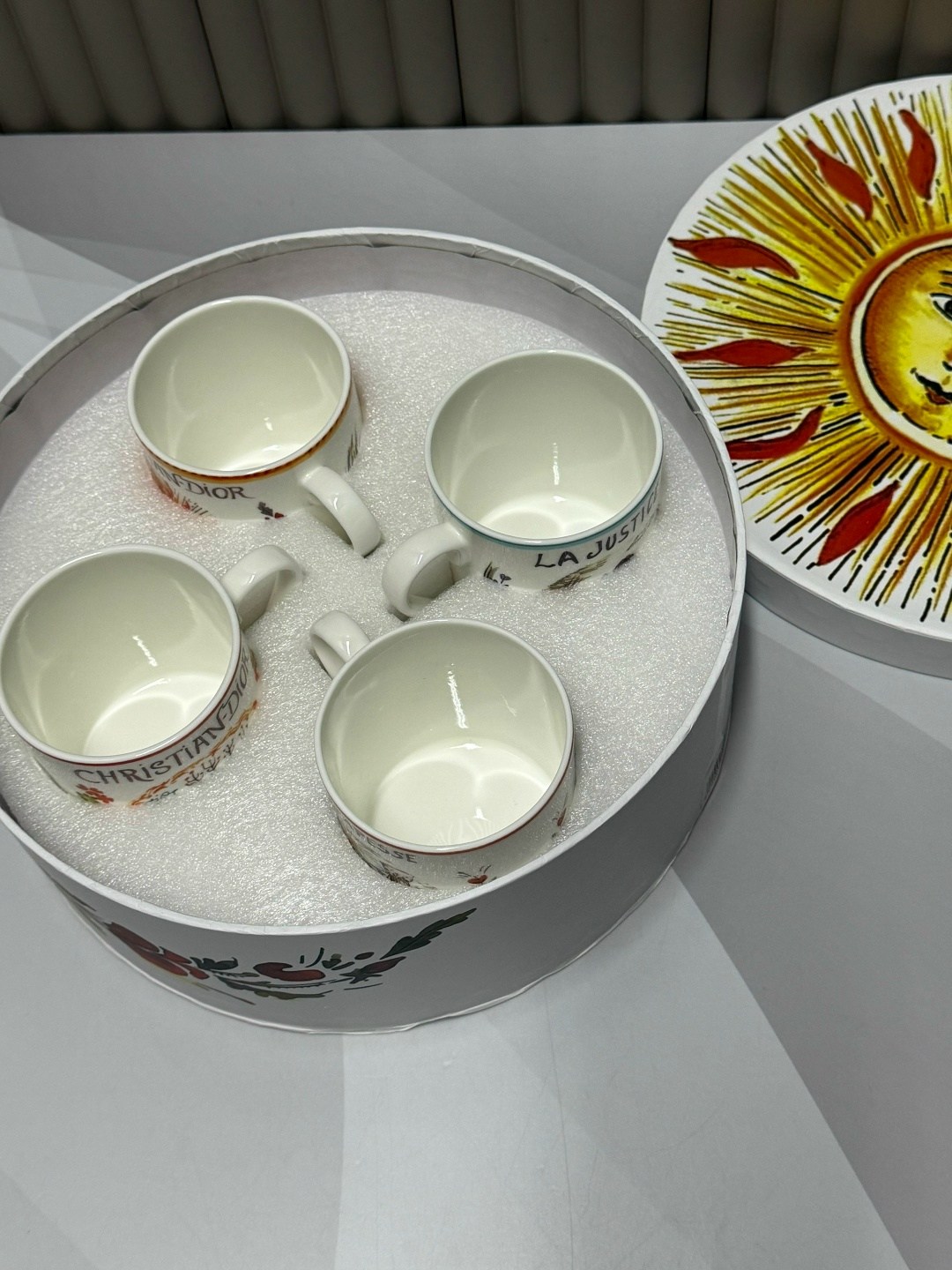 чайная пара christian dior taro le soleil фарфор,чайные наборы,набор кружек dior 4 шт,посуда кристиан диор,набор кружек christian dior tarot and puglia 4 шт le soleil