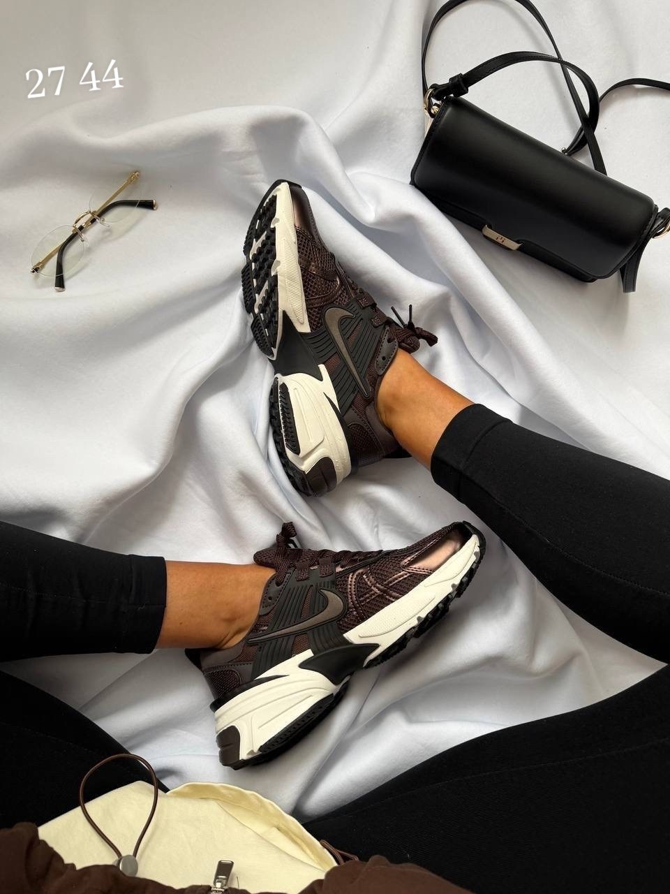 кроссовки nike,кроссовки,кроссовки nike v 2 k run,женские кроссовки nike,кроссовки zoom vomero 5 nike