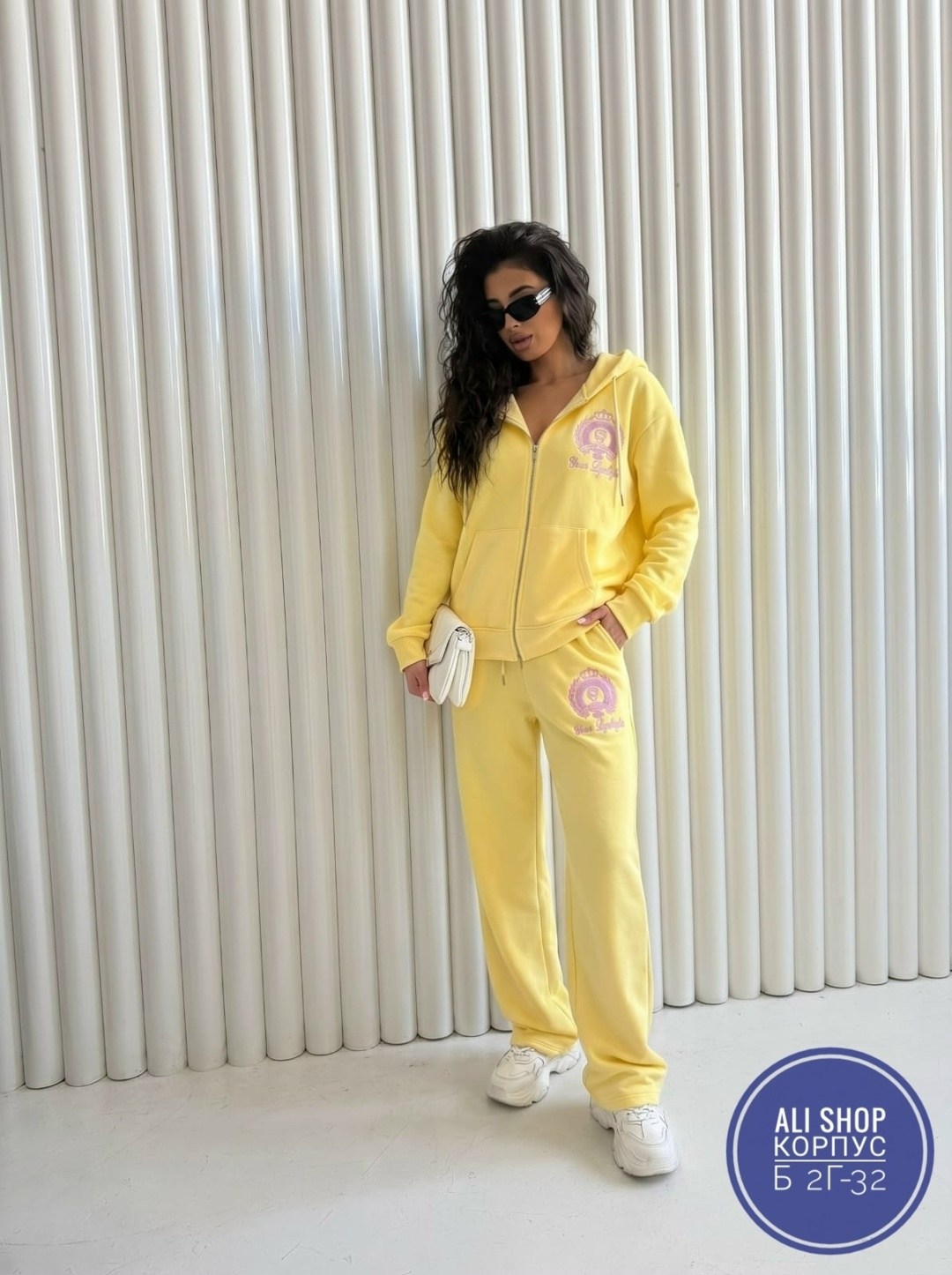 костюм велюровый,женский спортивный костюм,костюм спортивный,костюм женский,велюровый костюмчик