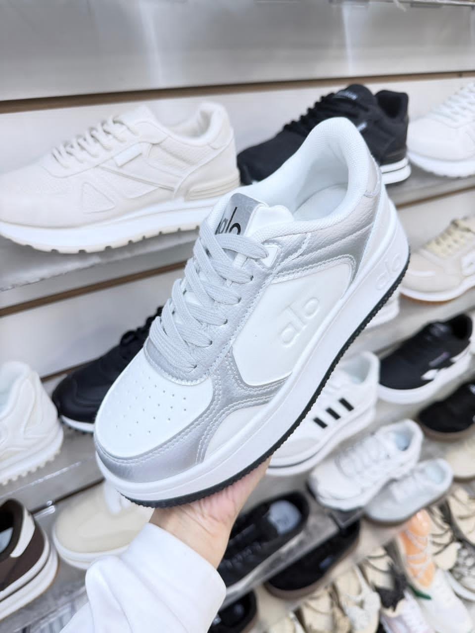 женские кроссовки,,кроссовки для женщин,кроссовка,кроссовки модные