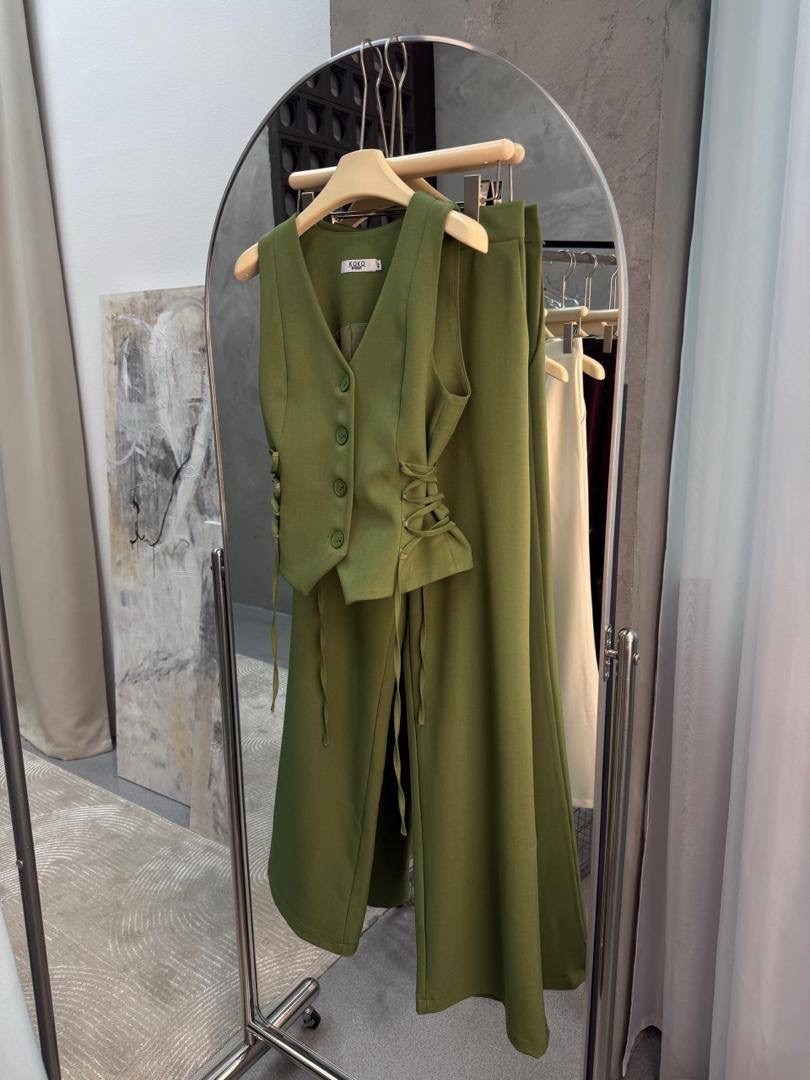 женский брючный костюм,костюм классический,модный костюм,брючный деловой костюм,костюм брючный с жилетом "какао"