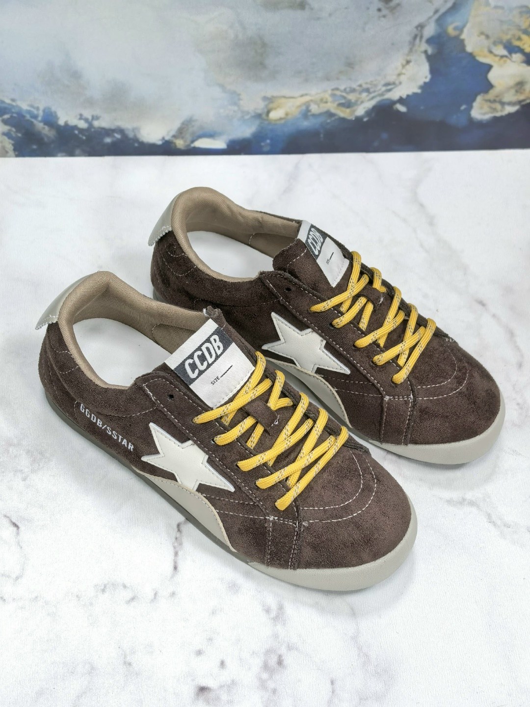 мужские замшевые низкие кроссовки с вышитыми звездами superstar golden goose коричневый,коричневые кроссовки ball star golden goose anthracite silver,,golden goose кеды ball star коричневый,кросс