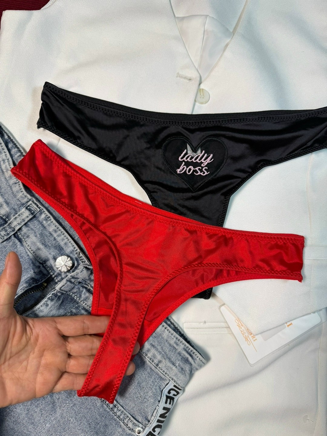 женские трусы стринги,стринги victoria's secret со стразами,трусы виктория сикрет оригинал,женские трусы красные,женские трусики