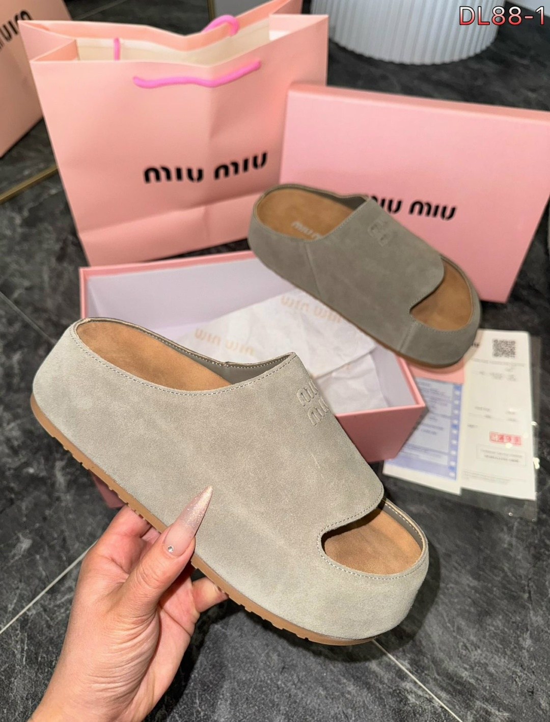 шлепанцы miu miu,женские шлепки,женские шлепанцы,мюли miu miu,