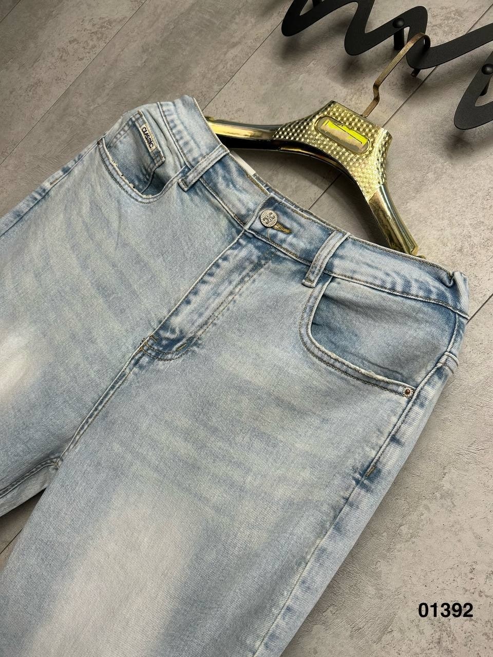 джинсы женские,кожаная куртка,джинсы мом,куртка косуха,джинсовая куртка