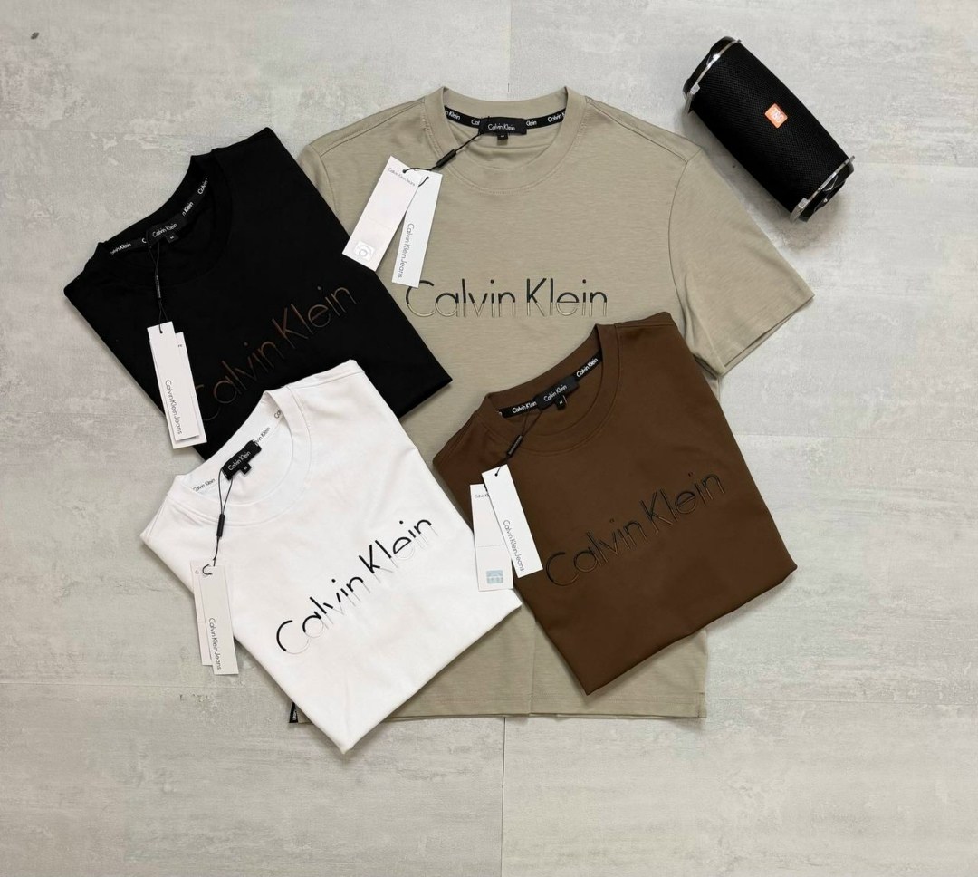 футболки мужские,футболка с коротким рукавом calvin klein raised rubber logo бежевый,мужская футболка calvin klein,бежевая футболка,футболки для мужчин