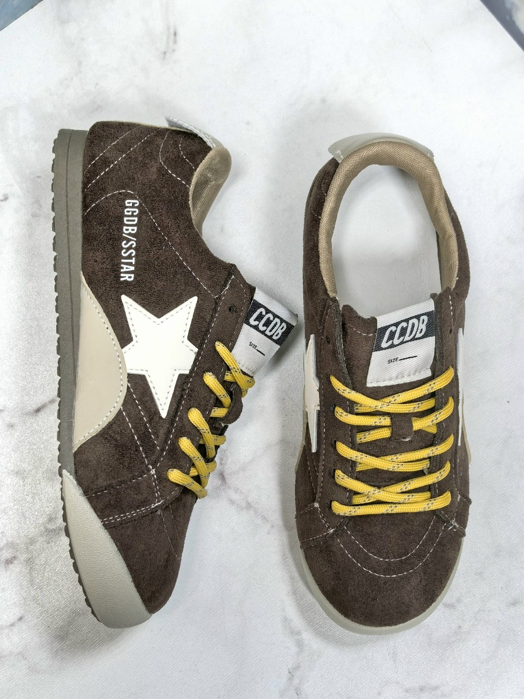 мужские замшевые низкие кроссовки с вышитыми звездами superstar golden goose коричневый,коричневые кроссовки ball star golden goose anthracite silver,,golden goose кеды ball star коричневый,кросс