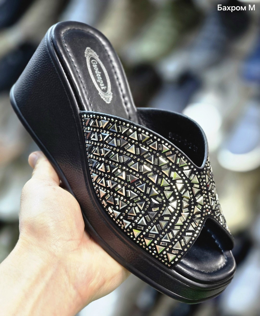 ,шлепанцы женские,женская ,шлепанцы со стразами,шлепки женские