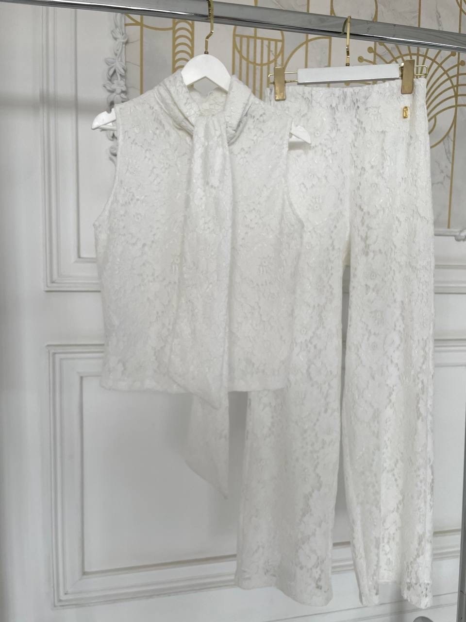 белый брючный костюм,брючный костюм кружевной emberens,брючный костюм элегантный,костюм брючный,костюм брючный кружевной