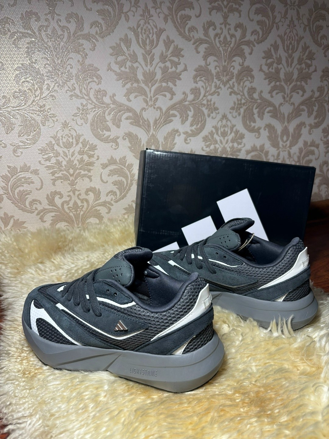 кроссовки adidas yeezy boost 700,adidas yeezy boost 700 v 2,adidas yeezy boost 700,adidas yeezy 700,кроссовки adidas yeezy boost