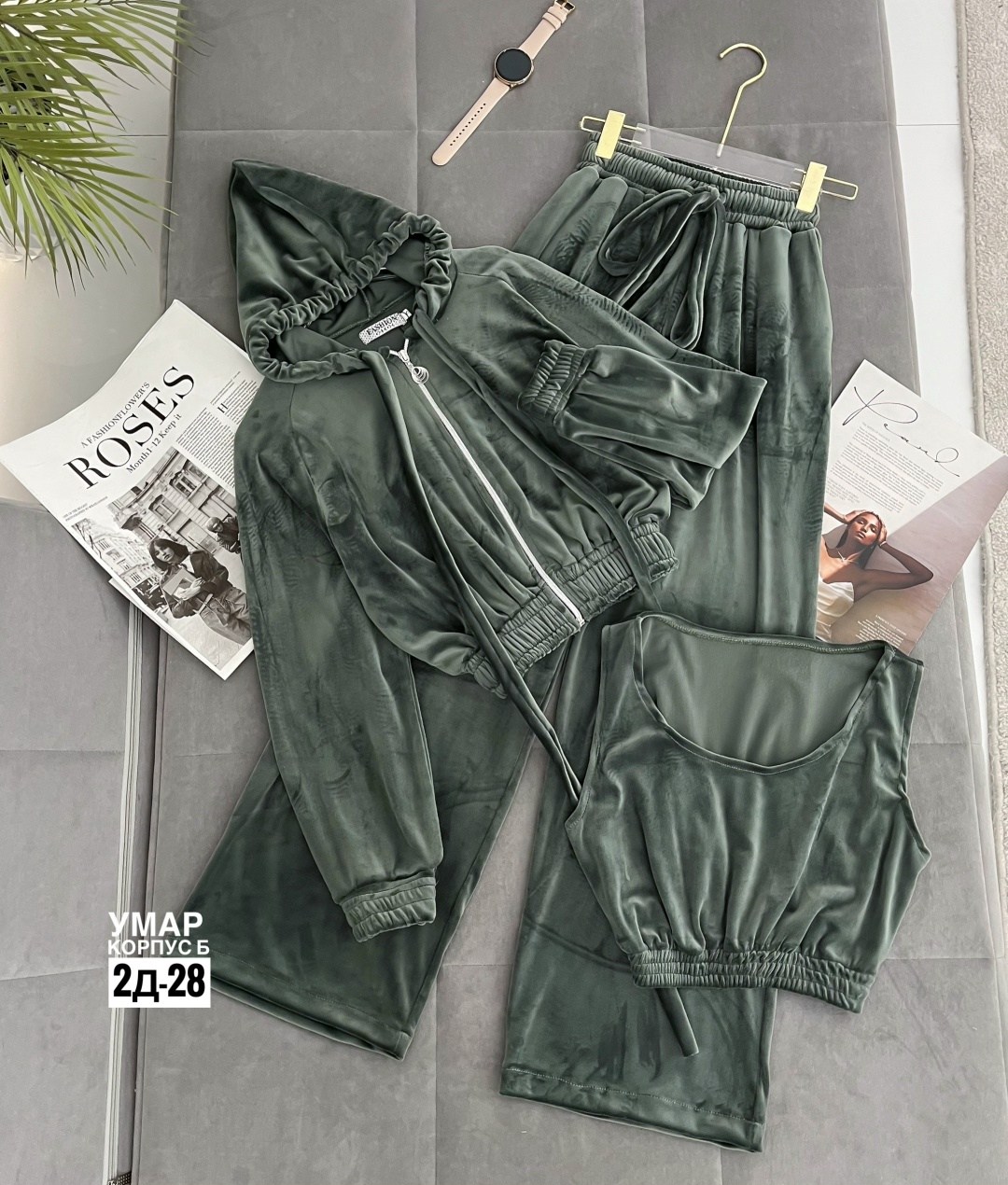 спортивный костюм велюровый,велюровый костюм,велюровый костюм женский,костюм женский тройка,костюм велюровый тройка