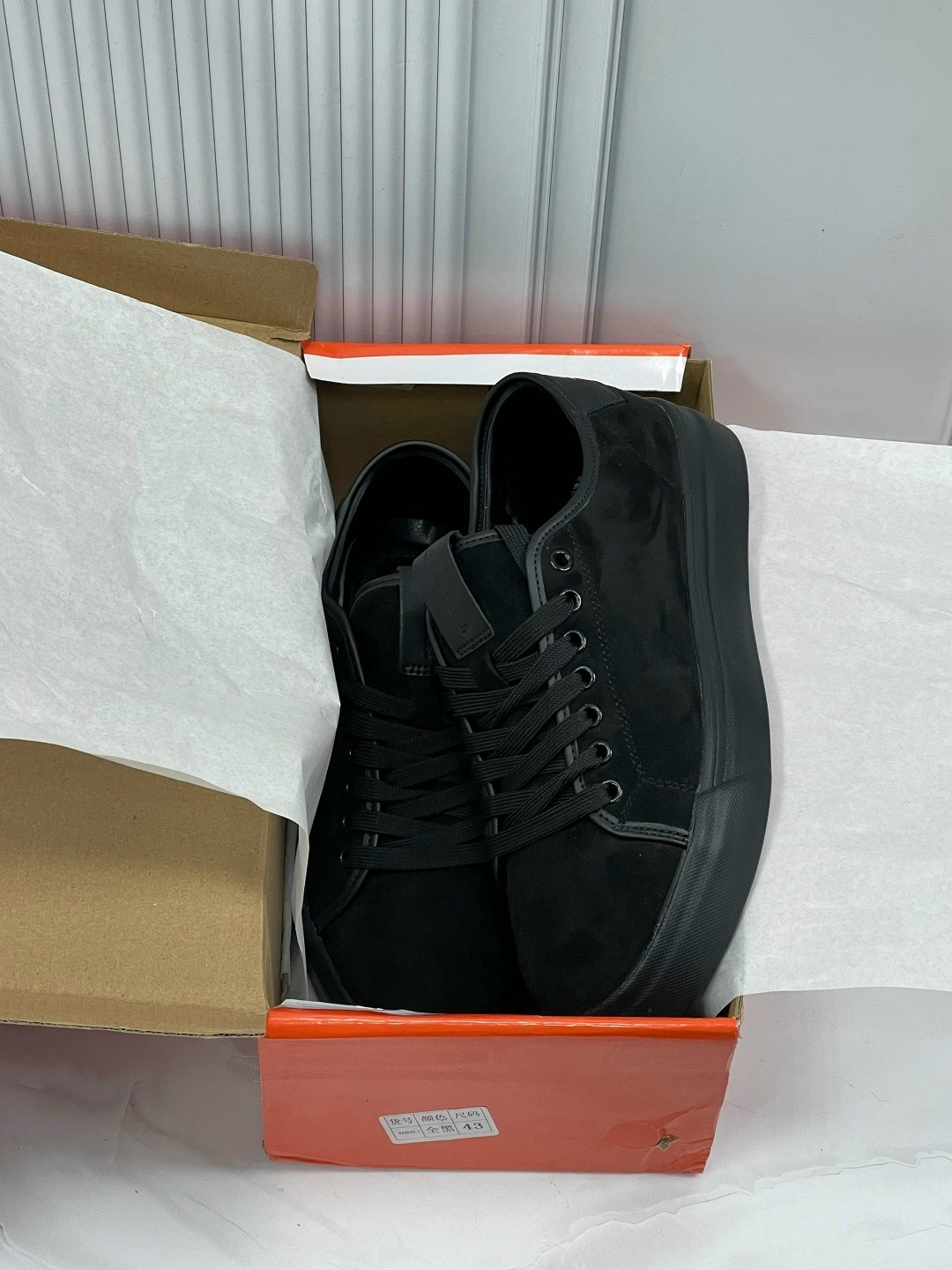 ,кеды замшевые,brunello cucinelli кроссовки мужские,мужские кроссовки черные из замши и белой подошвой,кеды мужские