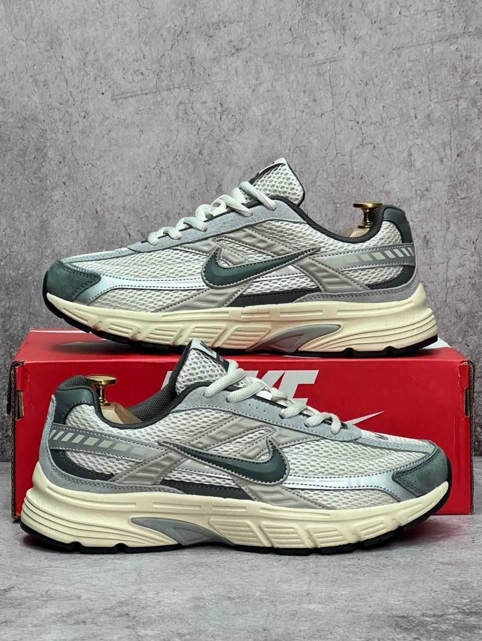 кроссовки nike initiator,кроссовки nike,мужские кроссовки,мужские беговые кроссовки initiator от finish line nike бежевый,мужские кроссовки nike