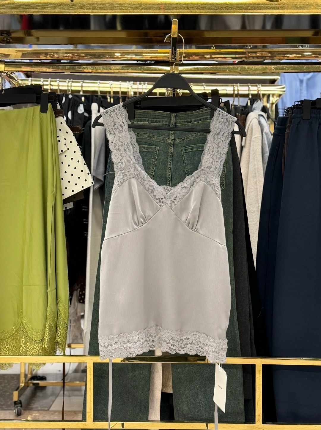 шелковый топ с кружевом,топ с кружевом,майка с кружевами,шелковый топ,женский топ с кружевом бежевый цвет