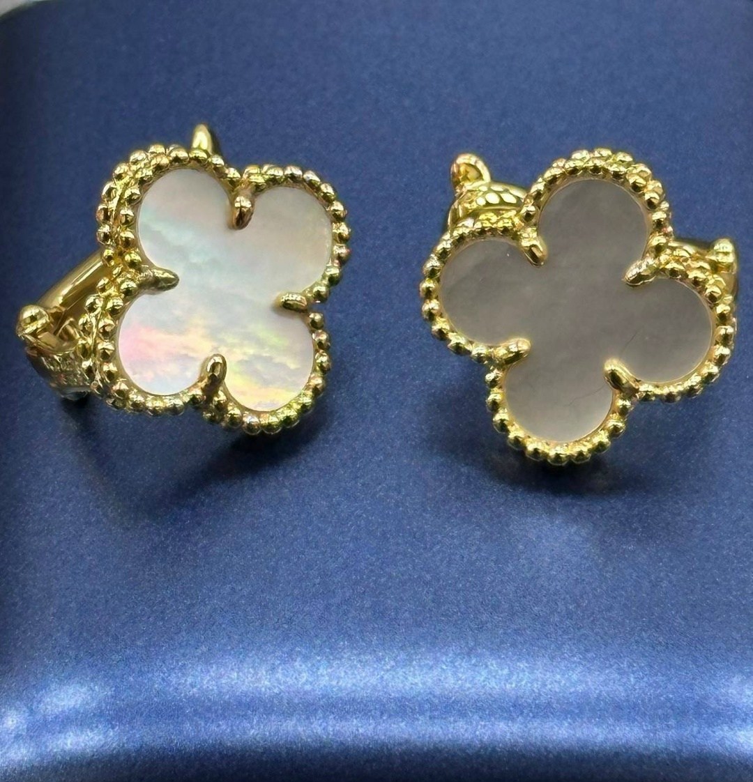 серьги клевер четырехлистный золото,серьги van cleef arpels,серьги из четырехлистного клевера van cleef,модные серьги с четырехлистным клевером из циркония,серьги van cleef arpels alhambra