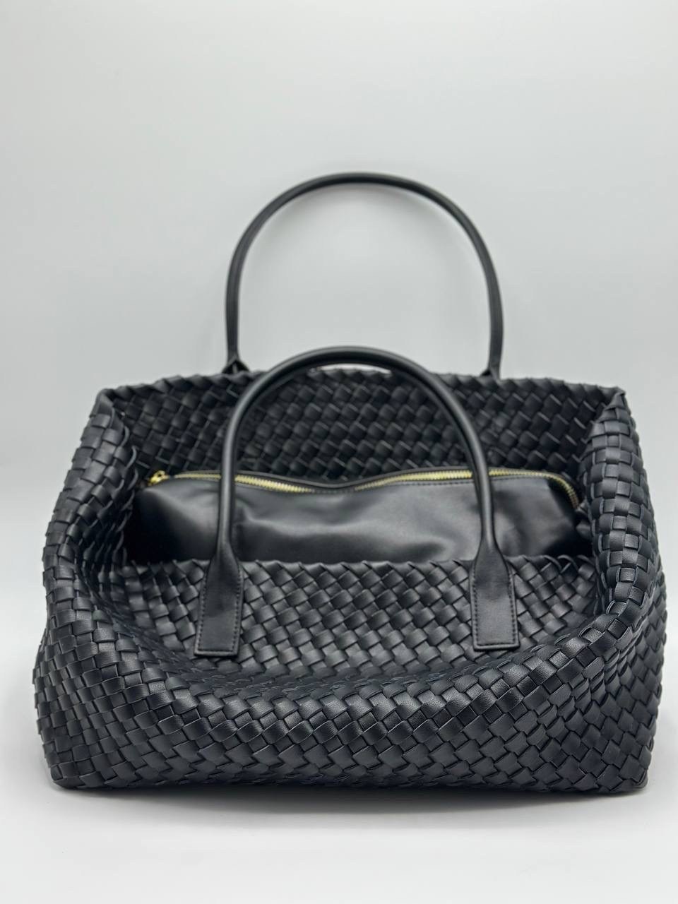 сумка bottega veneta,сумка женская bottega veneta,плетеная сумка,сумка боттега венета,кожаная сумка bottega veneta cabat черная